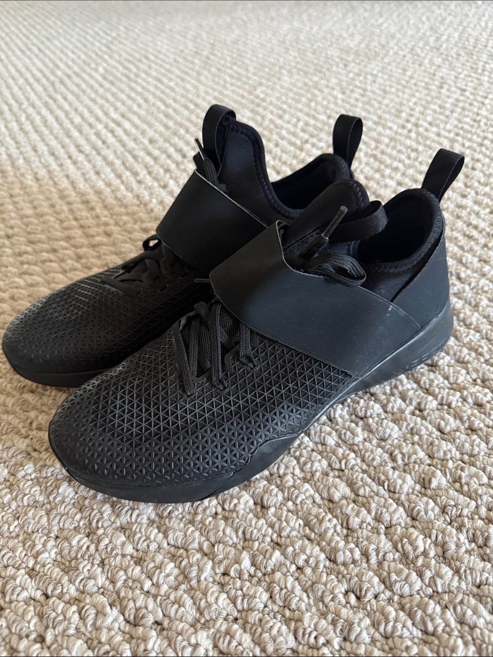 Nike women’s Black Athletic Slip-On zoom Sneakers sz7